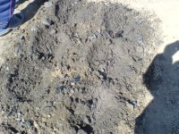 5. Выдолбили ямки под зерна кукурузы, полили их водой. Виднеются кусочки древесного угля 5. Выдолбили ямки под зерна кукурузы, полили их водой. Виднеются кусочки древесного угля